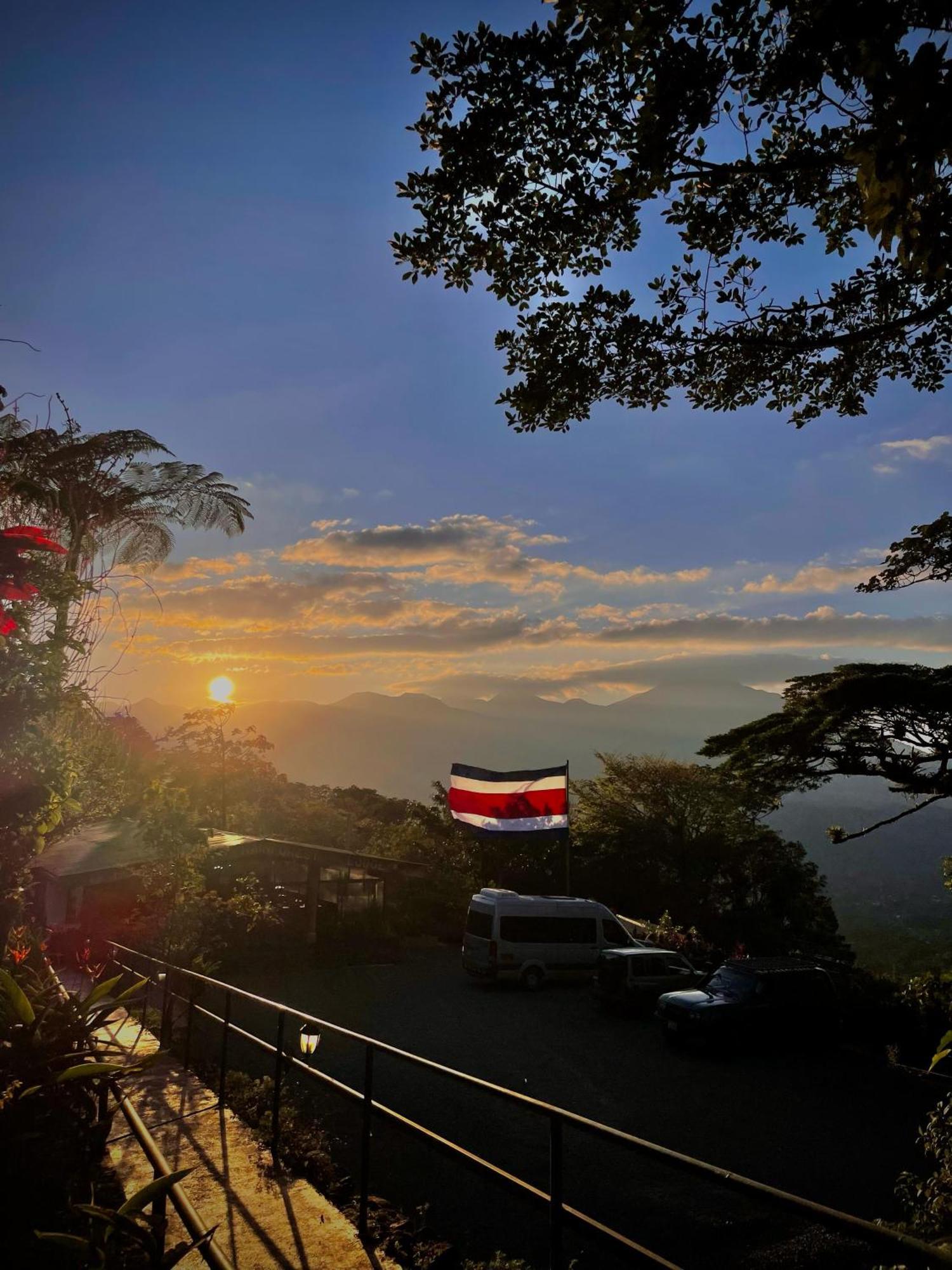 Heliconias Rainforest Lodge บิฆากัว ภายนอก รูปภาพ