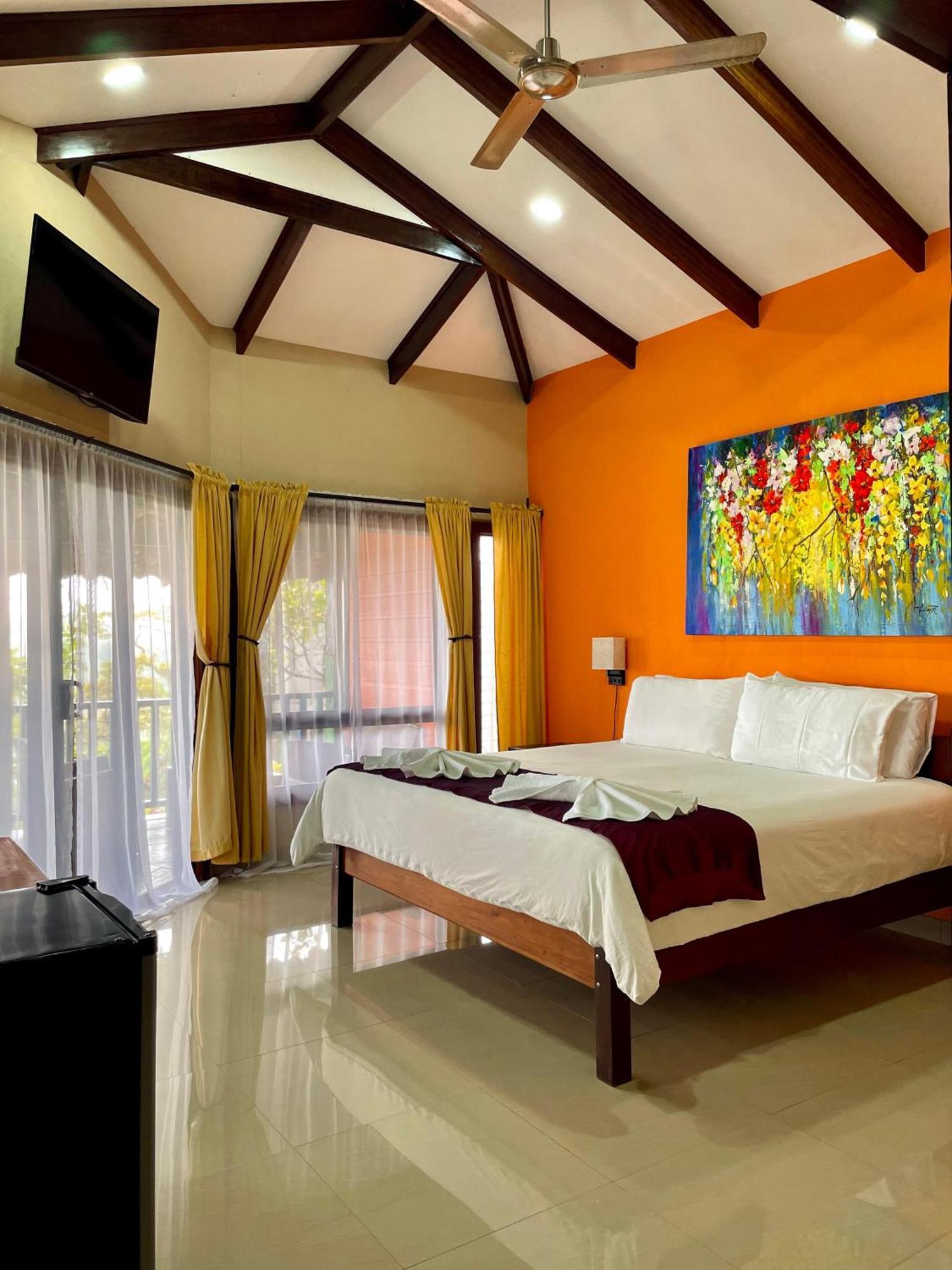 Heliconias Rainforest Lodge บิฆากัว ภายนอก รูปภาพ